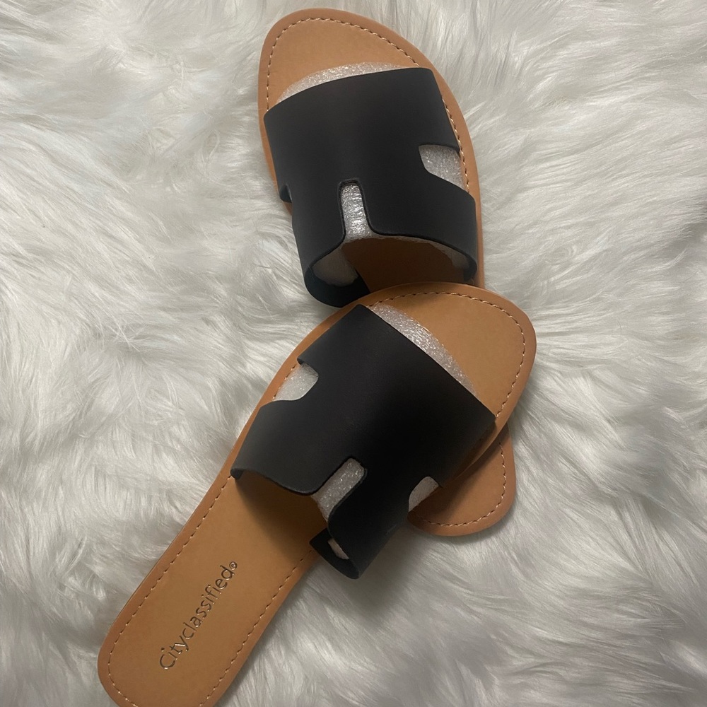 Sandals - Picture 1 of 2